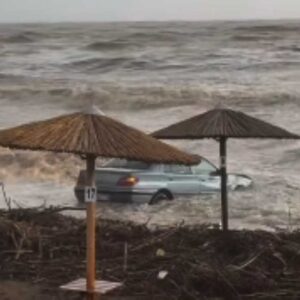 Κακοκαιρία: Νεκρός 25χρονος  και ένας αγνοούμενος στα Στεγνά της Ρόδου, παρασύρθηκαν από τα ορμητικά νερά