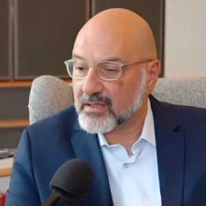 Συγκλονίζει ο Σάκης Αρναούτογλου για τον θάνατο της μητέρας του: “Είχε αλτσχάιμερ, έμεινε 24 κιλά”(βίντεο)