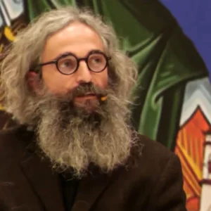 Άρης Σερβετάλης: Η μεγάλη αλλαγή στην εμφάνισή του για τον ρόλο του Αγίου Ιωσήφ – Βίντεο