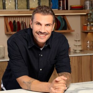 «Kitchen Lab»: Με τον Άκη Πετρετζίκη – Πρεμιέρα, το Σάββατο 3 Οκτωβρίου στις 16.00, στον ΣΚΑΪ με συνταγές για φαγητό και γλυκό